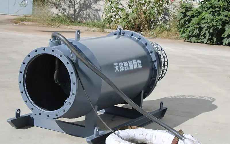 Horizontal axial flow pump with suction strainer and large inlet flange