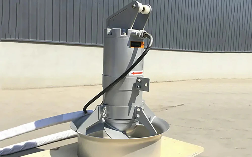 Industrial submersible mixer with back-swept impeller for wastewater treatment tank circulation and sludge control